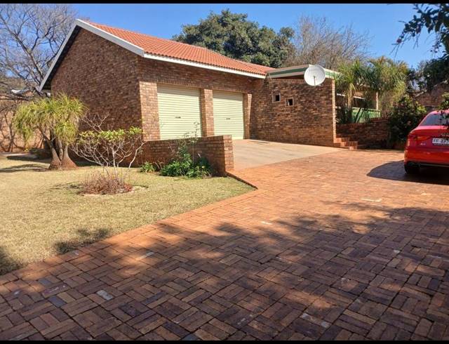 4 BEDROOM HOUSE FOR SALE IN NINAPARK